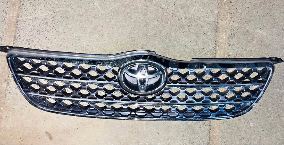 Toyota Corolla E120 grille 2002/07 - Private Seller Toyota Corolla E120 grille 2002/07 - Private Seller