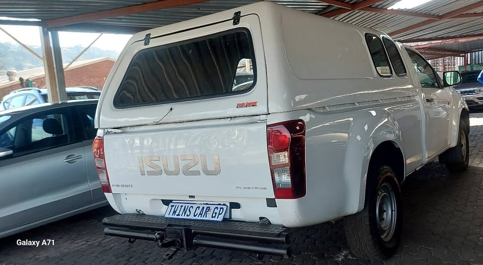 Isuzu Kb Series KB250 Single Cab with Canopy Manual Diesel