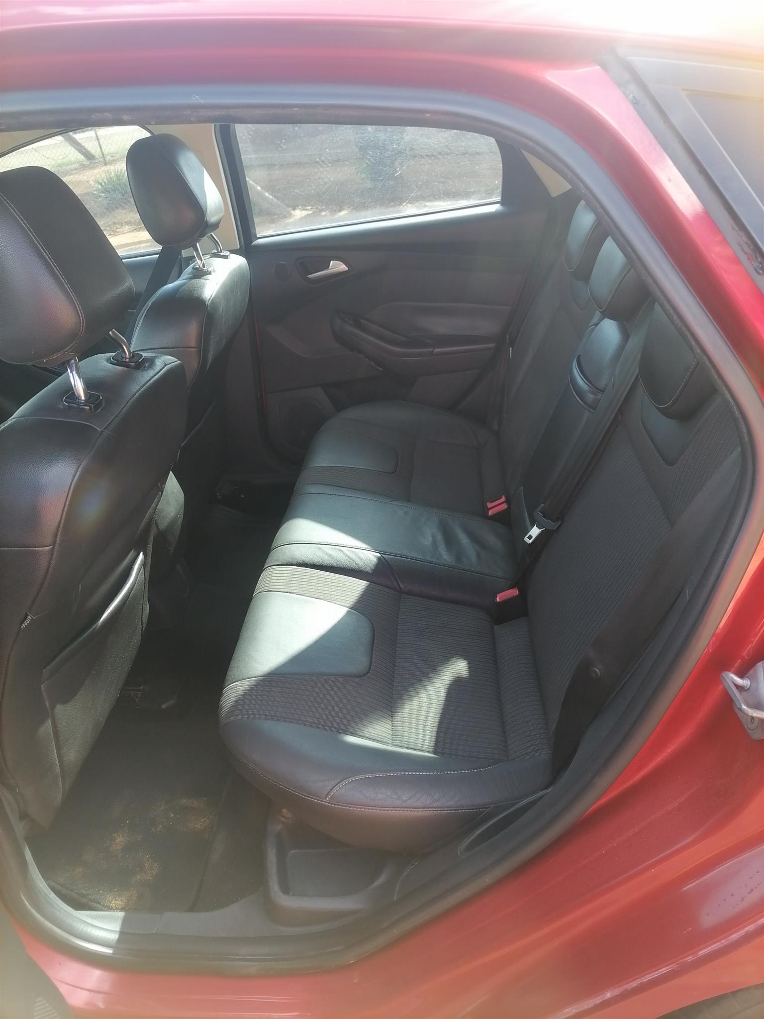 Used 2014 Ford Focus 2.0 4-door Si - Private Seller Used 2014 Ford Focus 2.0 4-door Si - Private Seller
