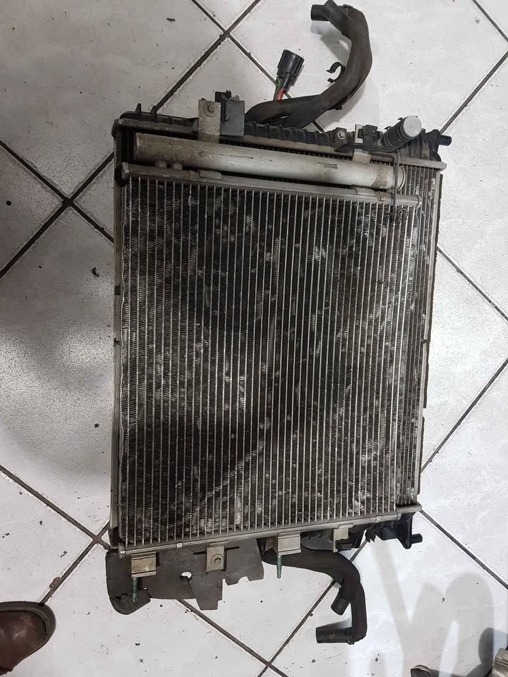 FAN ,RADIATOR  AND CONDENSER  FOR JAGUAR XF - Private Seller