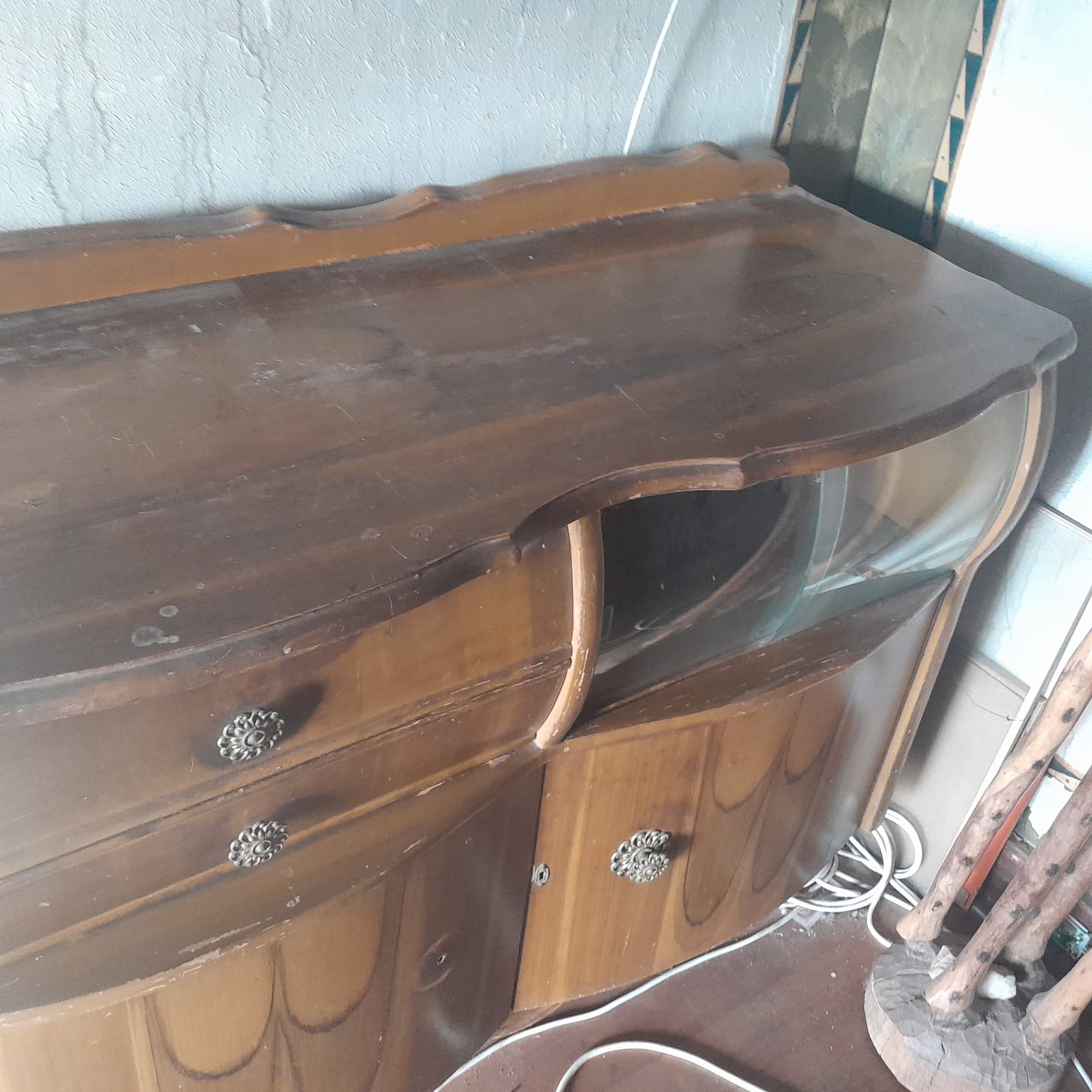 Various vintage antique, vintage, and art deco pieces.