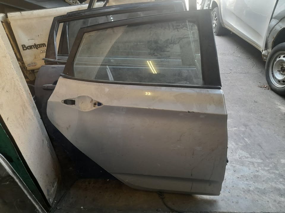 HYUNDAI ACCENT RIGHT BACK DOOR AVAILABLE - Private Seller