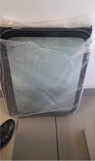 Centre Gkass Hyundai Staria Slide Door - Private Seller
