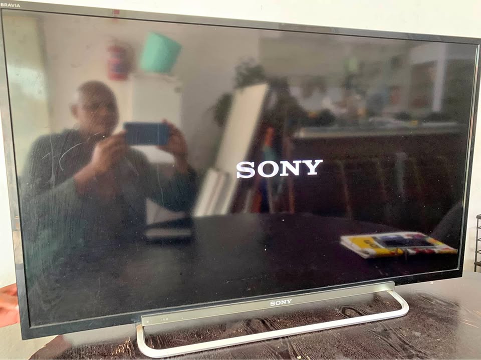 Sony Bravia 40 inch R600 as is Can switch on not for long and goes blank 280 Steve Biko road Sony Bravia 40 inch R600 as is Can switch on not for long and goes blank 280 Steve Biko road