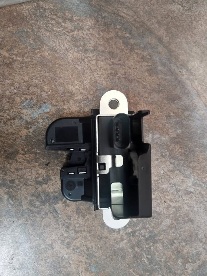 Volkswagen polo 6 boot lock FOR SALE - Private Seller Volkswagen polo 6 boot lock FOR SALE - Private Seller