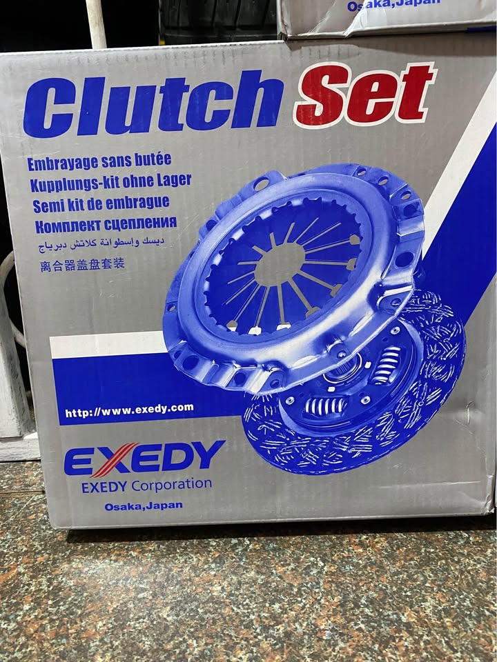 toyota hilux 2.7 clutch kits brand new ones Am selling it 50% off call n or Watsapp - Private Seller