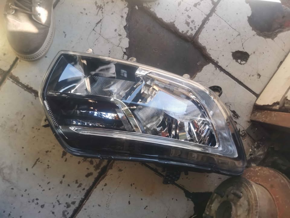 Renault sandero right headlight - Private Seller Renault sandero right headlight - Private Seller
