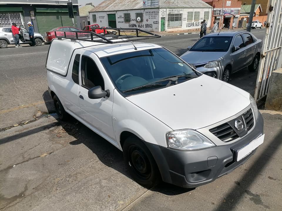 2020 Nissan Np200 1.6i Bakkie with a Canopy Full service history