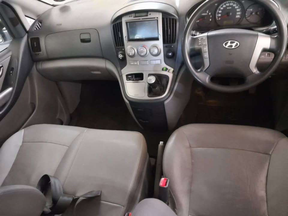 2013 HYUNDAI H1 2.5 MANUAL