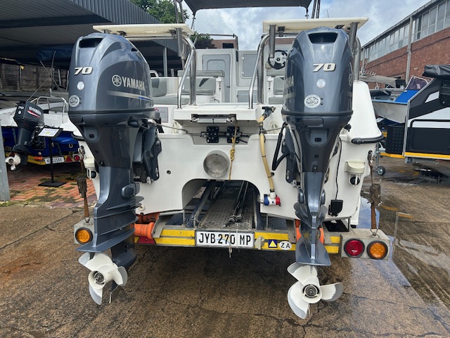 Seacat 520 FC with 2 x Yamaha F70hp Motors