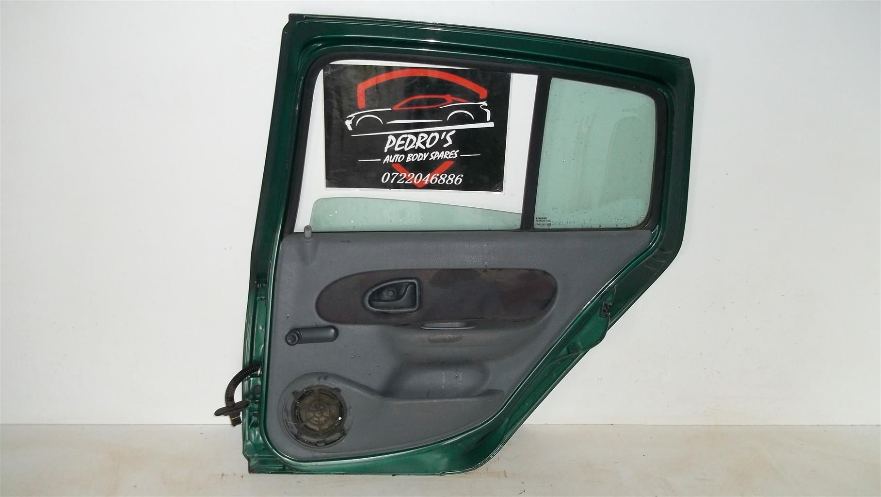 Renault Clio 2 ('98-'16) (Right) passenger door - Private Seller Renault Clio 2 ('98-'16) (Right) passenger door - Private Seller