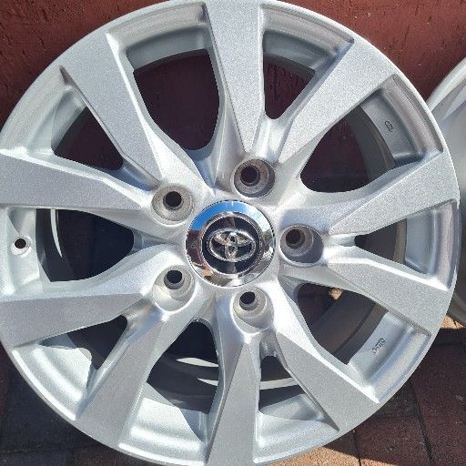 TOYOTA LAND CRUISER 200 SERIES OEM 18INCH SINGLE MAG - Private Seller TOYOTA LAND CRUISER 200 SERIES OEM 18INCH SINGLE MAG - Private Seller