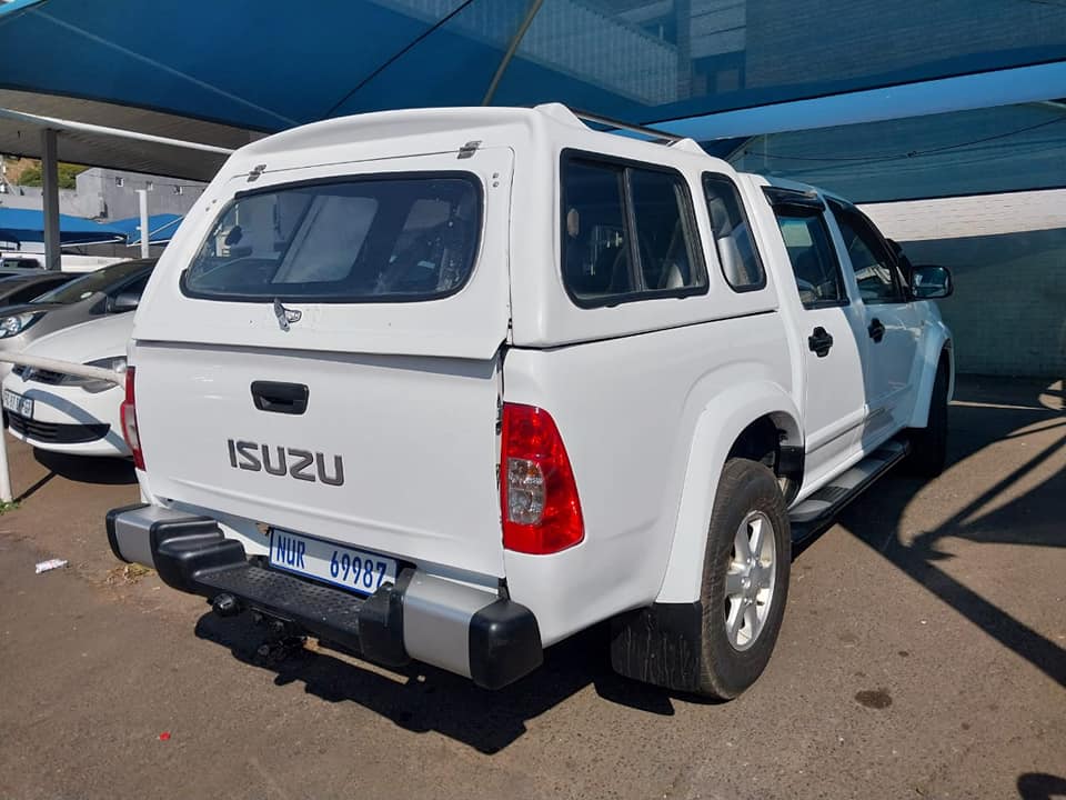 2012 ISUZU KB 250 DOUBLE CAB 125 000KM WHITE COLOR MANUEL DIESEL
