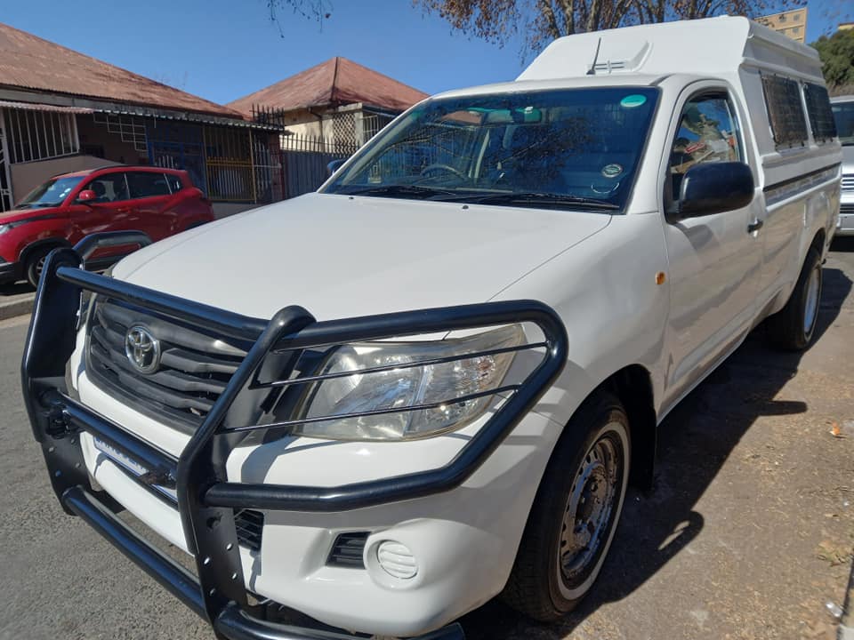 2013 TOYOTA HILUX SINGLE CAB 2.0 VVT.I PETROL, MANUAL, WHITE COLOR, MILEAGE 92000KM, CANOPY