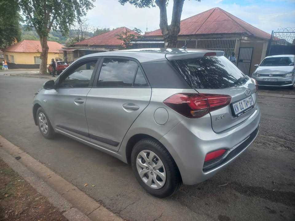 2020 Hyundai i20 Motion 1.4 petrol, Manual Transmission, Silver Color, mileage 69000kms