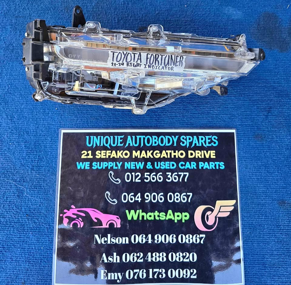 Toyota Fortuner Right Indicator 21 - 24 - Private Seller