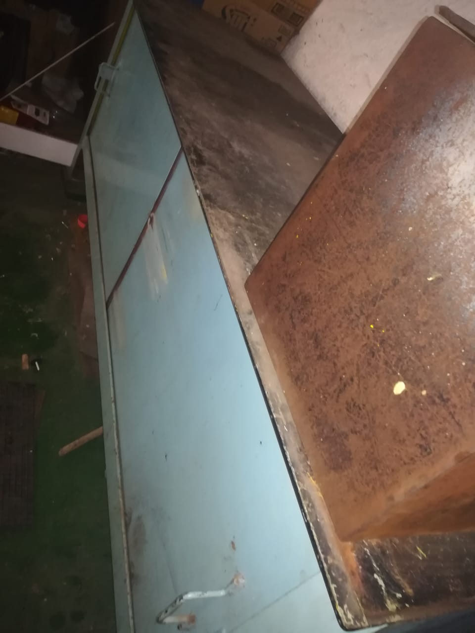 Heavy Duty Steel Work Bench with fitted vice | Junk Mail Marketplace