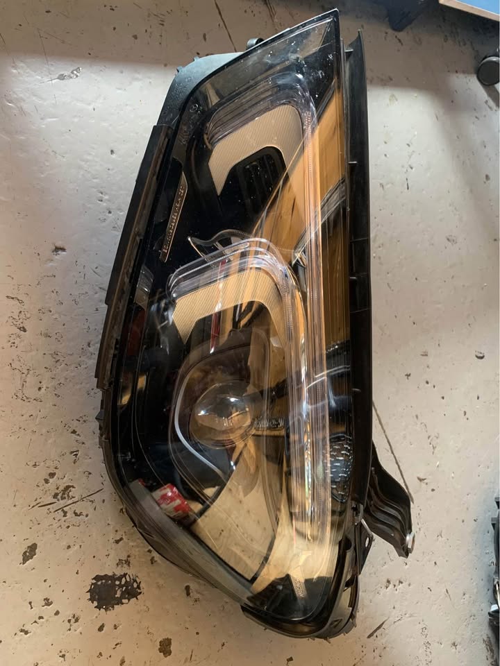 Mercedes Benz GLE single xenon headlights
