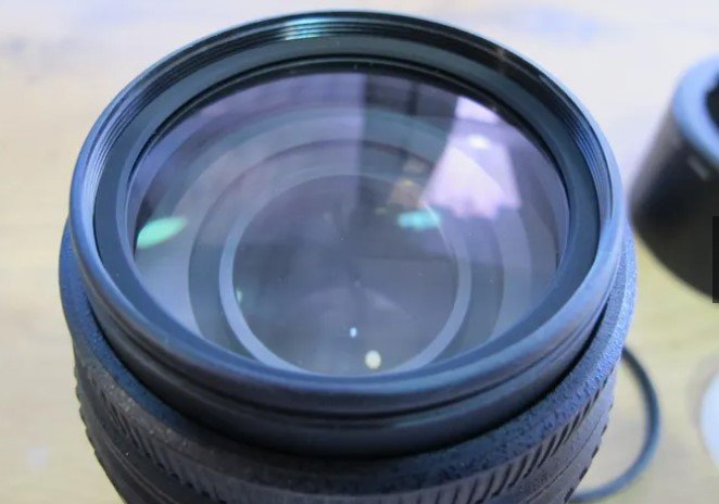 Nikon AF-S 55-300mm f4.5-5.6 G ED DX VR Lens LIKE NEW