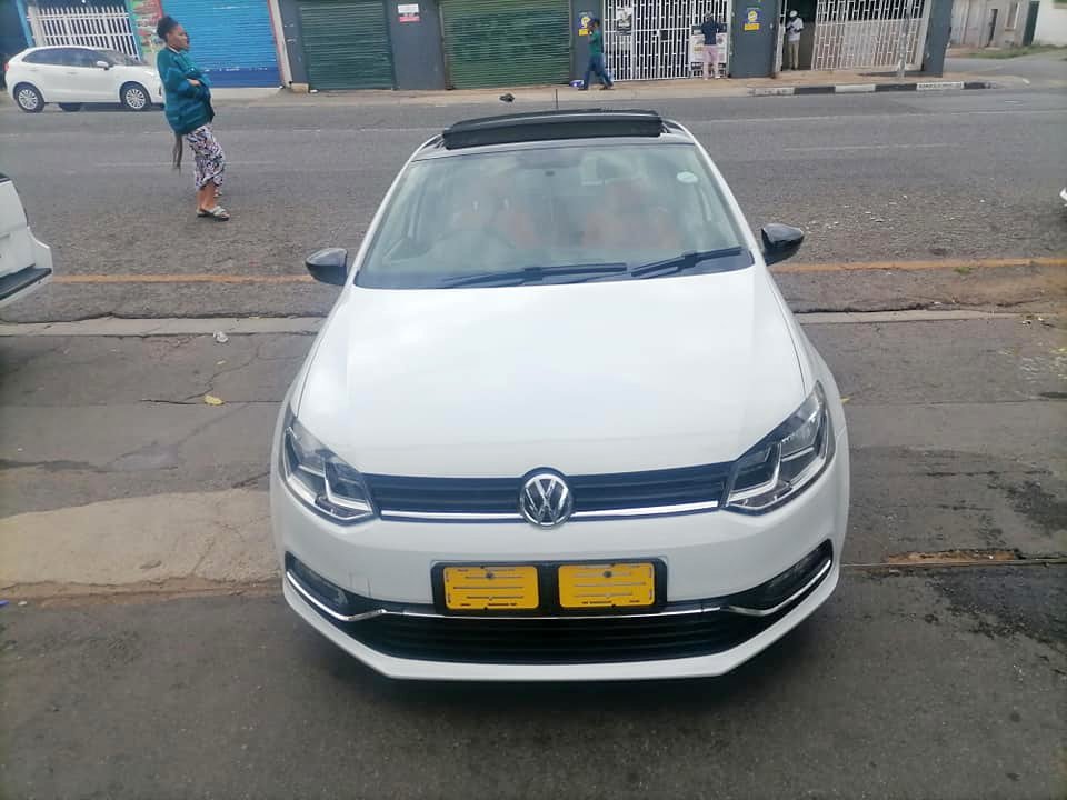2015 Volkswagen polo 1.2 TSI Sunroof Comfortline Hatchback leather seat