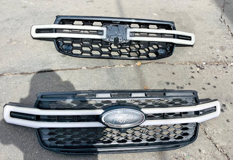 Ford Ranger Next Gen T9 Centre bar LED Grille Gloss Black with Top LED grille - Private Seller Ford Ranger Next Gen T9 Centre bar LED Grille Gloss Black with Top LED grille - Private Seller