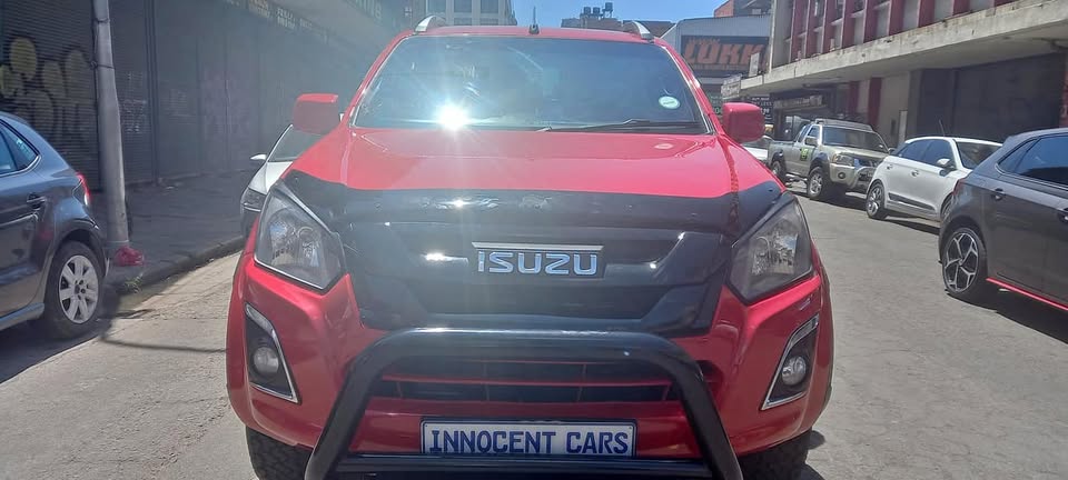 2019 ISUZU KB250 2.5 DIESEL, MANUAL , DOUBLE CAB, RED COLOUR, MILEAGE 97000KM