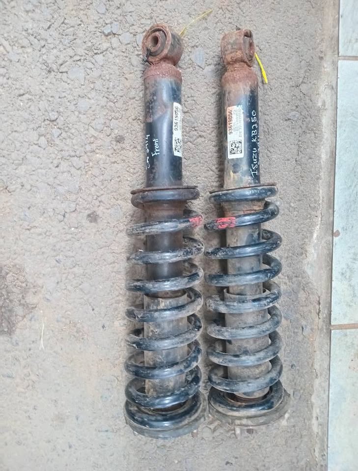 2016 Isuzu KB250 D-max front shock n spring for sale WhatsApp or cell - Private Seller
