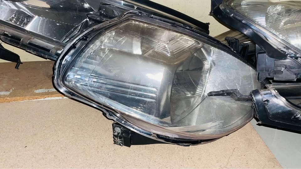 Nissan Tiida headlight - Private Seller