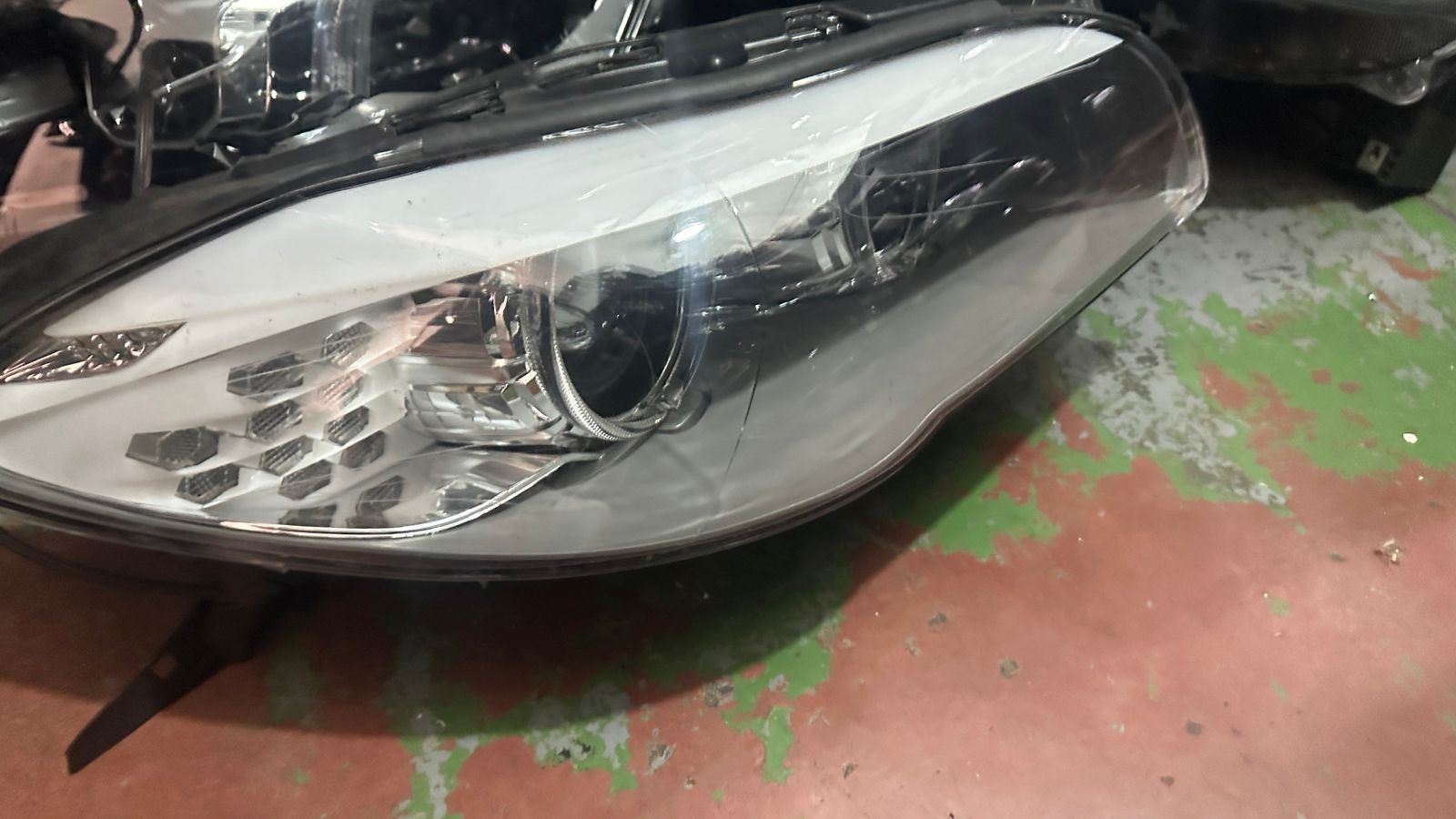 BMW 5-SERIES F10 RIGHT SIDE HEADLIGHT 2012 TO 2016 - Private Seller