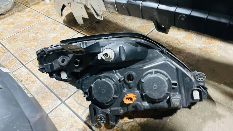 Renault Scenic headlight - Private Seller Renault Scenic headlight - Private Seller