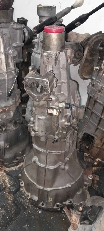 Isuzu kb250and kb280 import quality 5 speed manual 2x4 gearboxes for sale at samco contact Zane A. - Private Seller