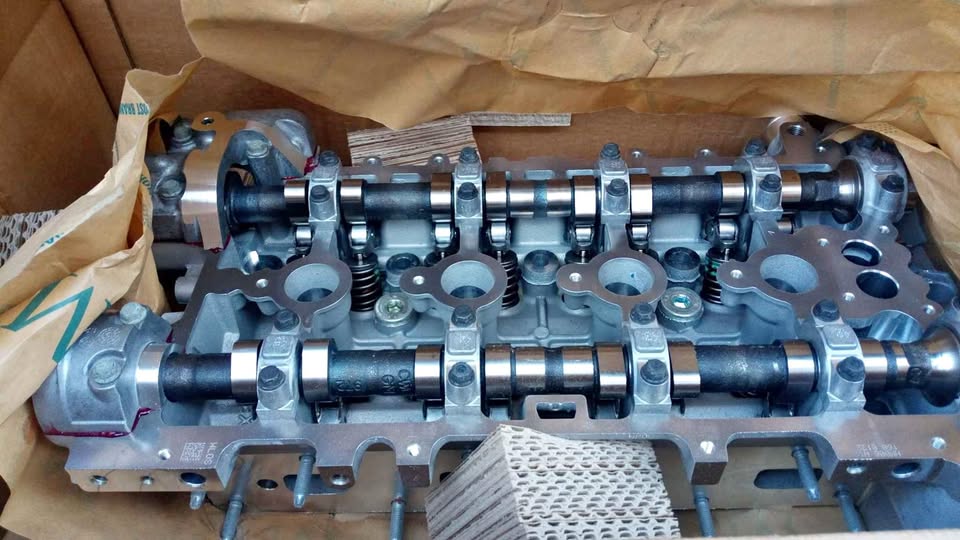 Opel astra j opc cylinder head complete - Private Seller