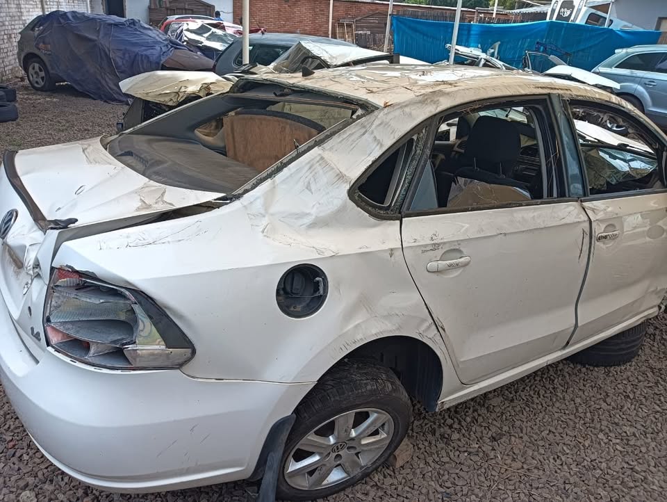 POLO 6 SEDAN WHITE STRIPPING FOR SPARES