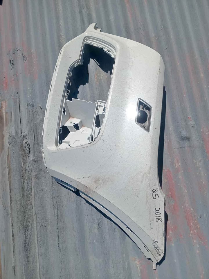 Audi Q5 left bumper piece - Private Seller Audi Q5 left bumper piece - Private Seller