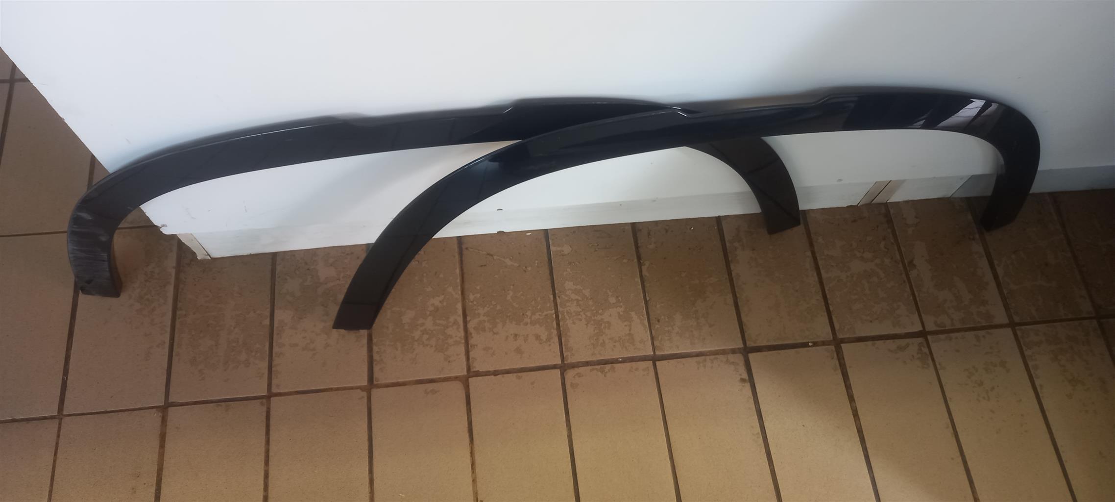 2019 BLACK GLOSS LAND ROVER DEFENDER WHEEL ARCHES LEFT AND RIGHT - Private Seller 2019 BLACK GLOSS LAND ROVER DEFENDER WHEEL ARCHES LEFT AND RIGHT - Private Seller