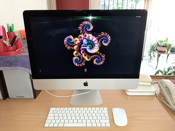 Imac 21.5 inch with wireless mouse and keyboard