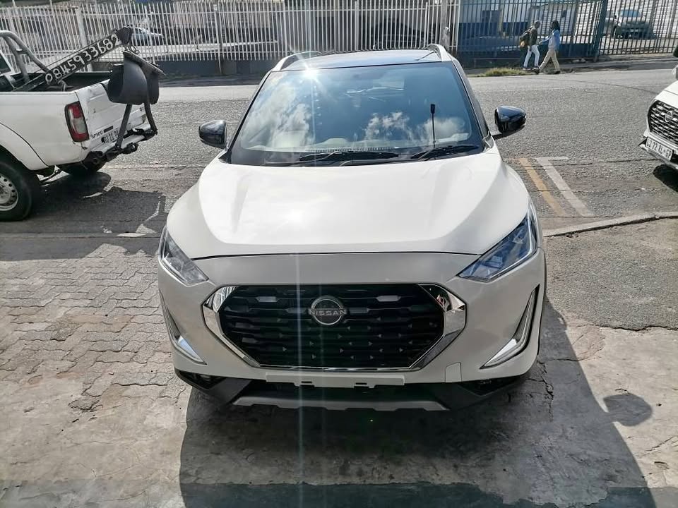 2022 Nissan Magnite 1.0 SUV Turbo Automatic with a Nice interior seat and Service book and spare key