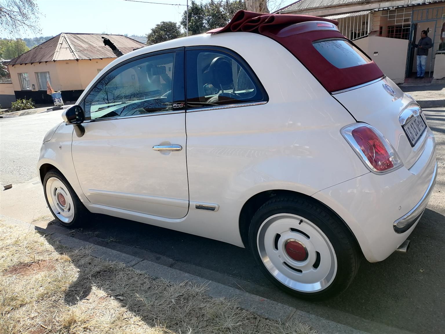 2015 FIAT 500C SPORT CONVERTIBLE WITH REVERSE SENSORS IN EXCELLENT CONDITION