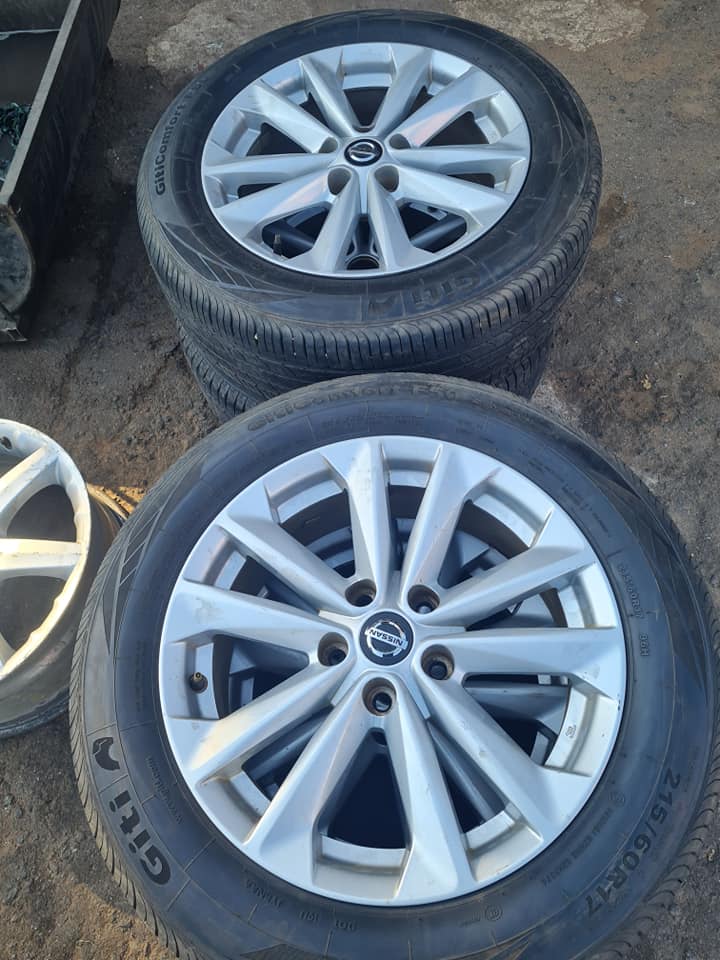 Nissan quashiqai/juke original alloy mags 17+tyres used still in good condition