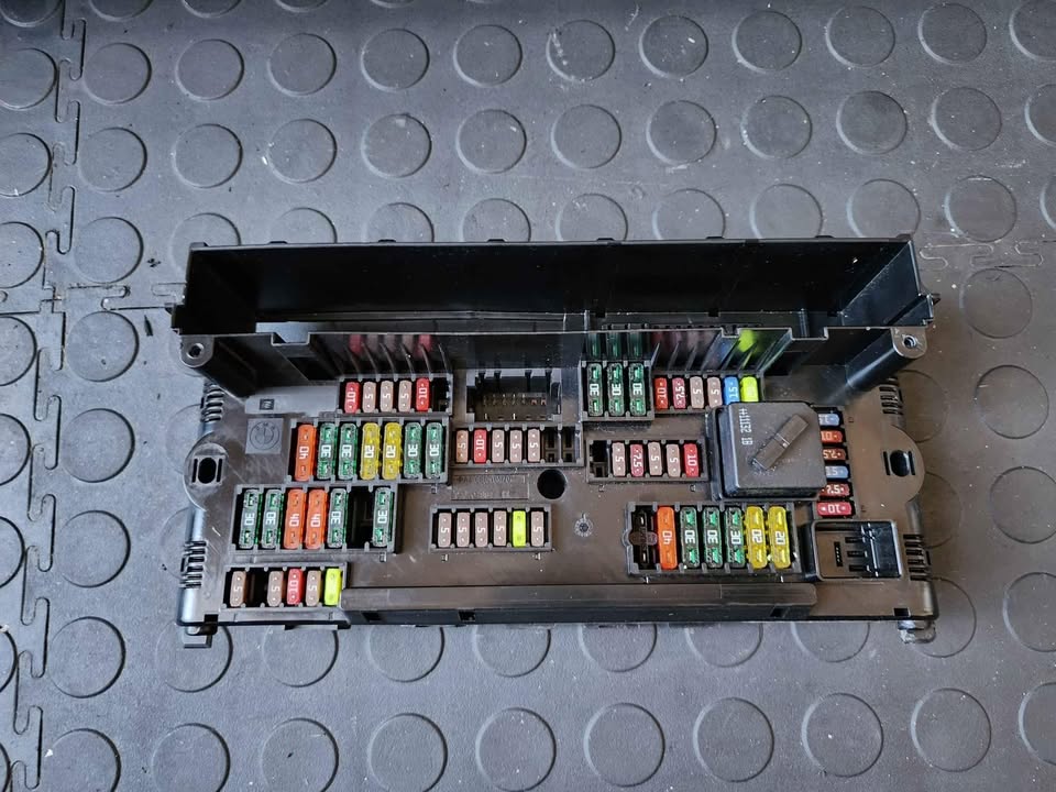 BMW F10 11 FUSE BOX RELAY MODULE - Private Seller