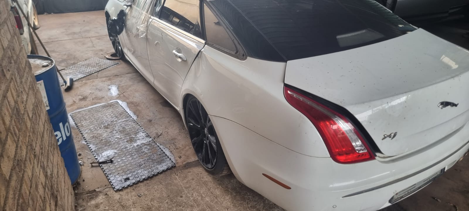 2012 Jaguar XJ 5.0l V8 S/C SuperSport Stripping for Spares