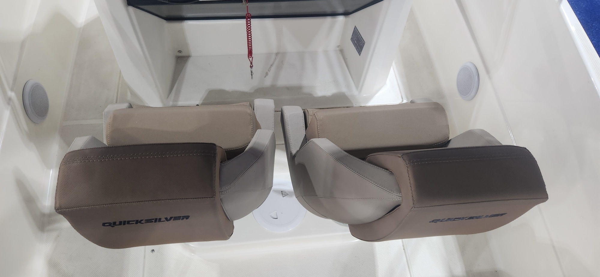 QUICKSILVER 555 OPEN ON TRAILER 130 HP YAMAHA 4 STROKE