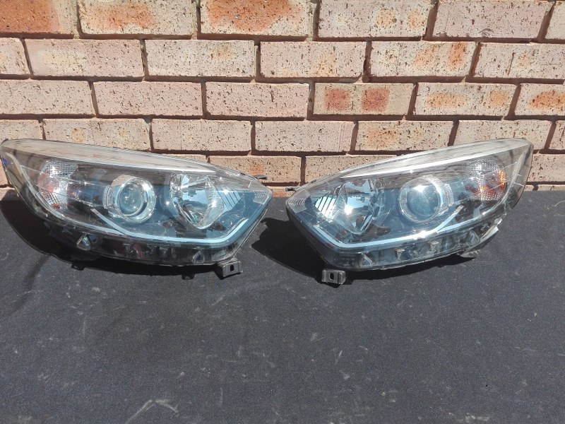 Renault Captur Headlight - Private Seller