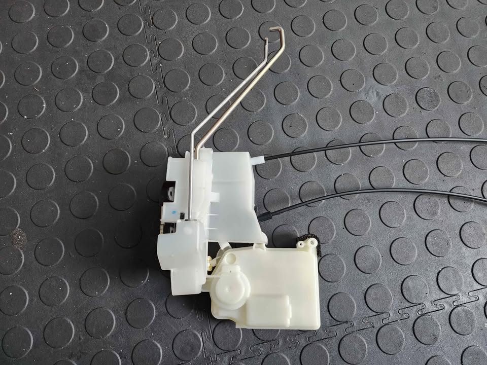 MAZDA CX7 / BT50 / RANGER DOOR LOCK ACTUATOR - OEM - RIGHT SIDE - Private Seller
