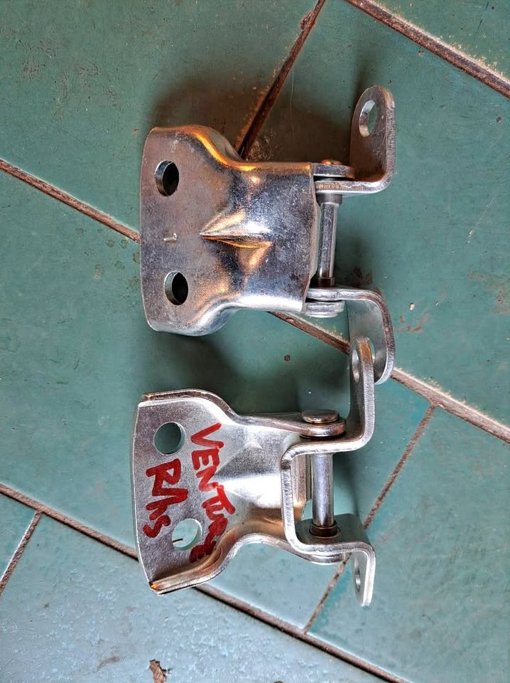 Toyota Venture door hinge - Private Seller