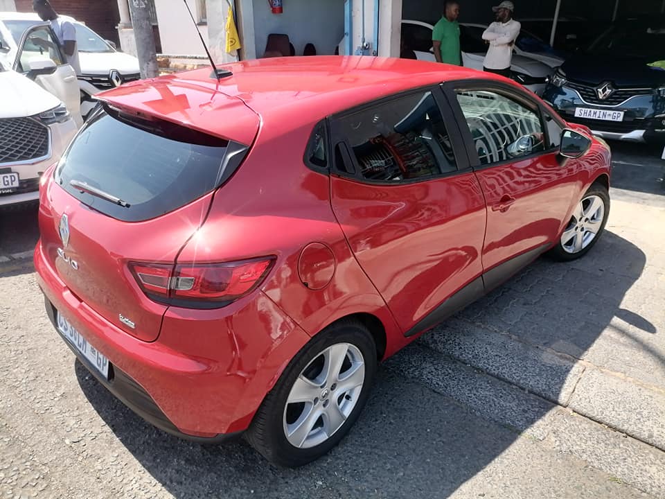 2013 Renault Clio 900T Turbo with a Nice interior seat