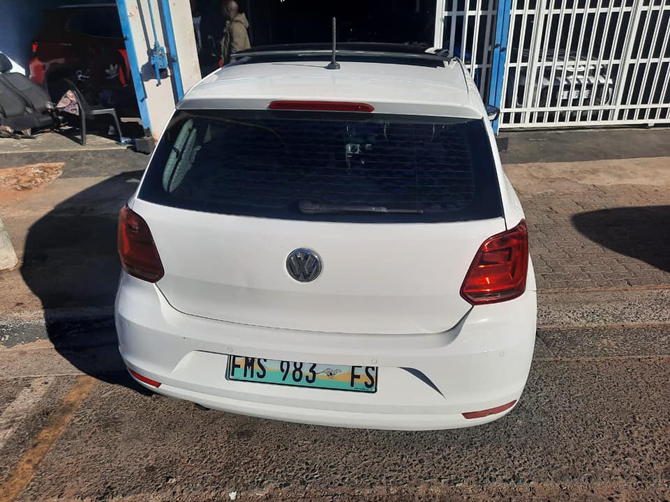 2014 Volkswagen polo 1.2 TSI DSG Automatic Sunroof Comfortline Hatchback with a Nice interior seat