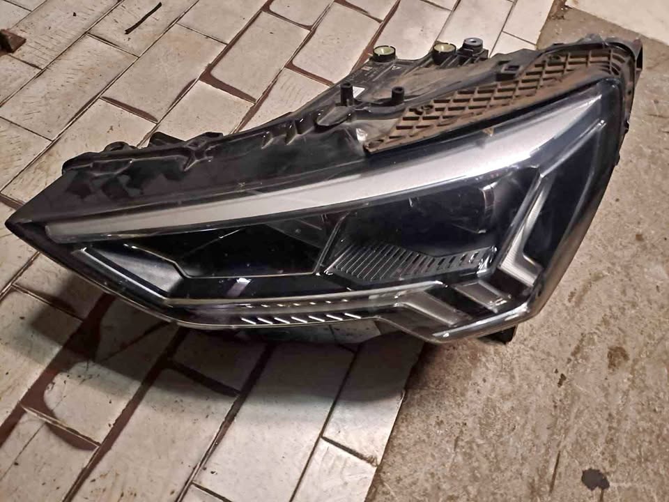 Audi Q3 2025 headlights - Private Seller Audi Q3 2025 headlights - Private Seller