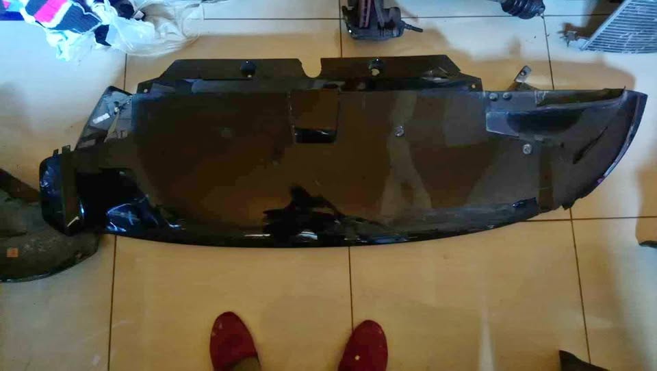 Range rover velar front bumper bottom cover - Private Seller Range rover velar front bumper bottom cover - Private Seller