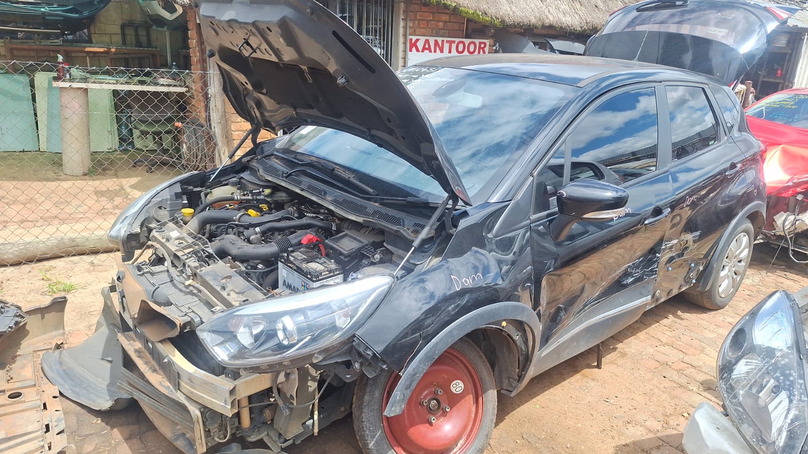 RENAULT CAPTURE 900T MANUAL ( STRIPPING FOR SPARES) - Private Seller